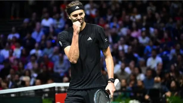 Alexander Zverev nhọc nhằn tiến vào vòng 3 Paris Masters